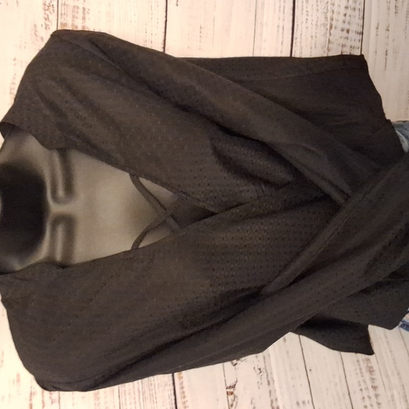 Nwt wrap cross front versatile boho top Size medium 👌 - Picture 2 of 7